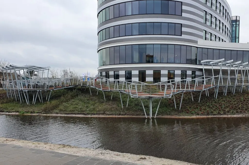 Stalen constructie bij het AFAS Experience Center in Leusden