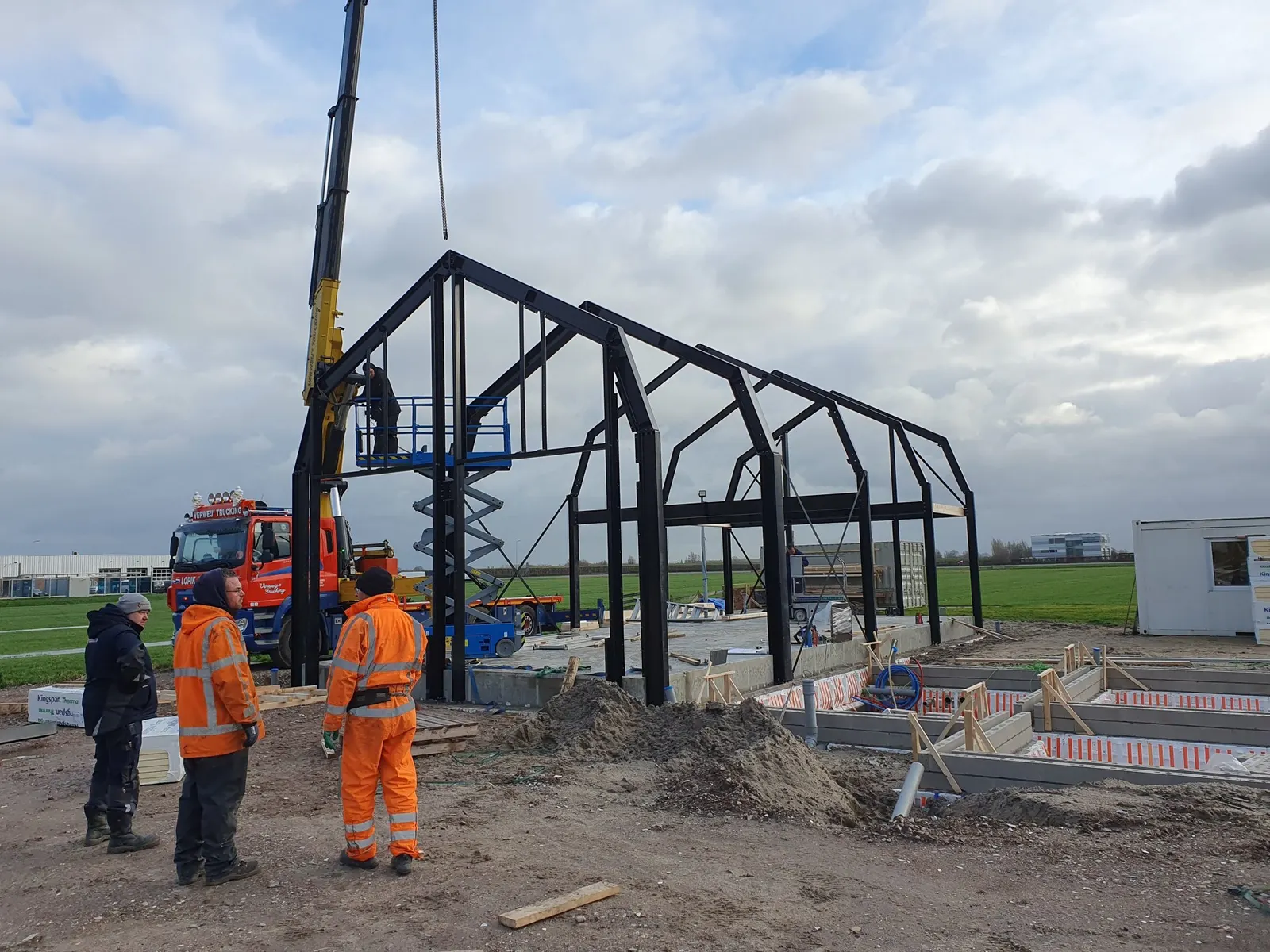 Montage van een staalconstructie door AVASTO Metaaltechniek