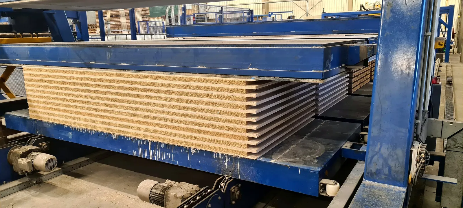 Stapelstation in de vernieuwde productielijn B van FAAY Vianen