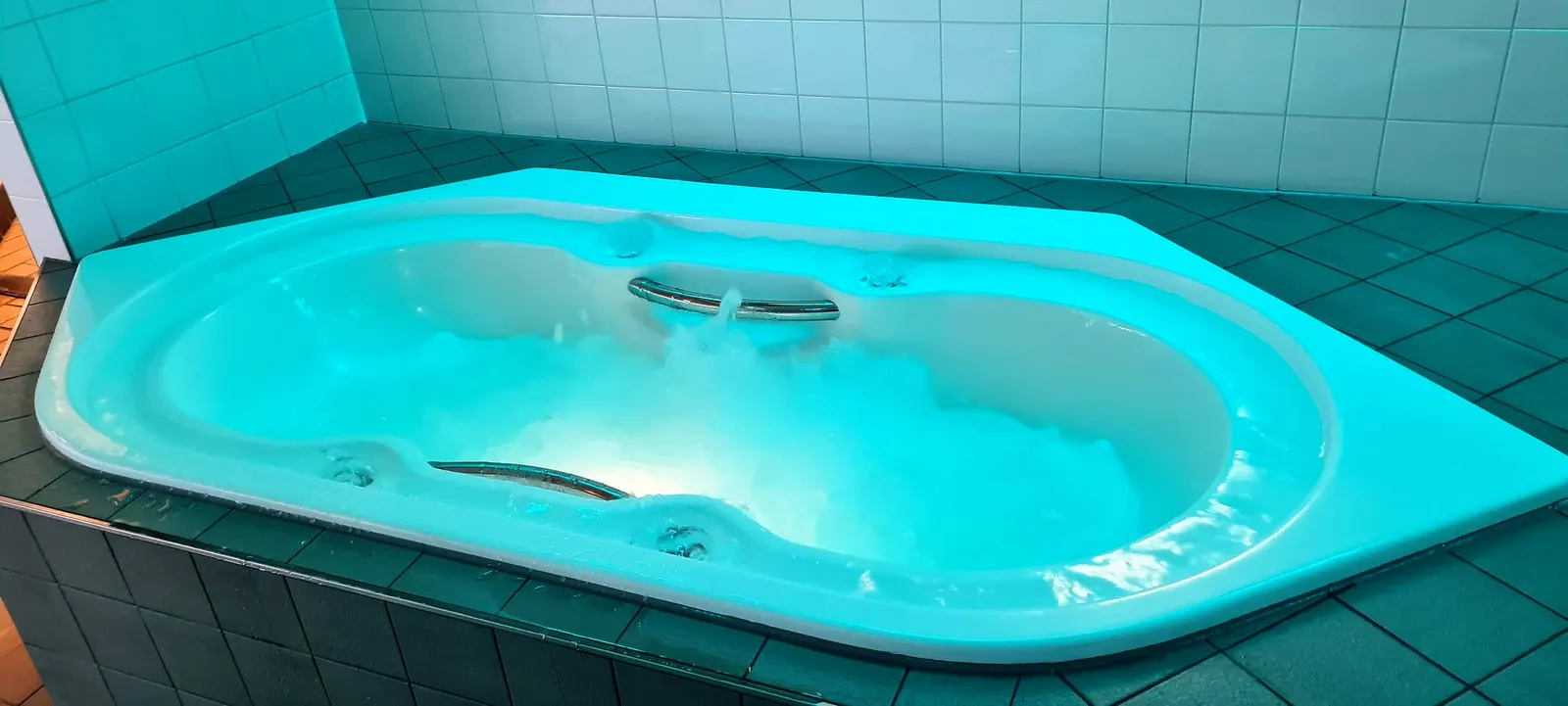 Verlichte whirlpool in De Waterwyck in Steenwijk