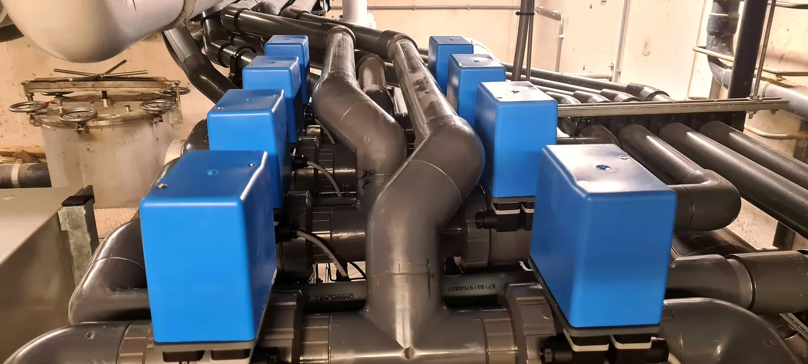 Kleppensectie en leidingwerk van de whirlpoolinstallatie in De Waterwyck in Steenwijk